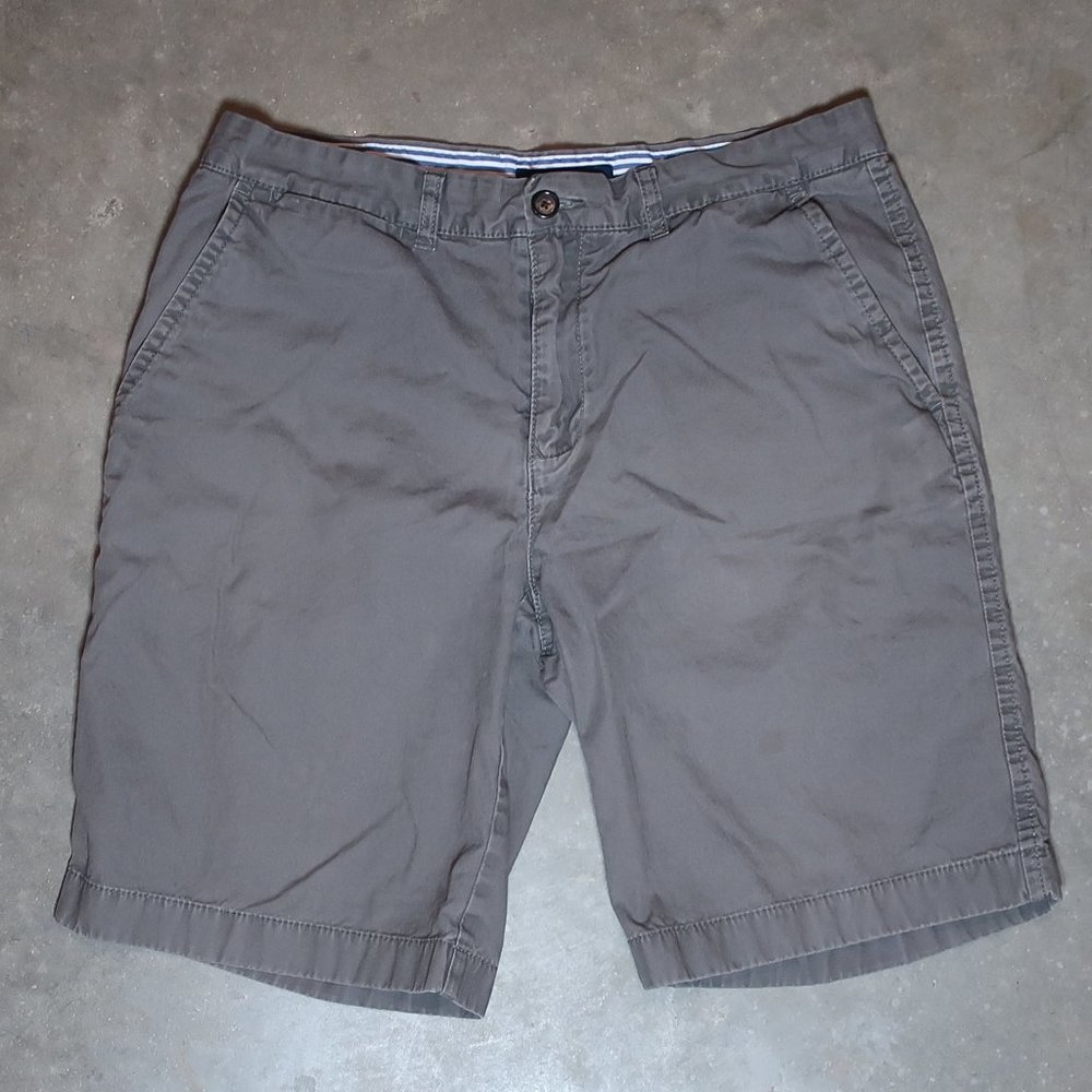 Tommy Hilfiger. Men's 34. Shorts. Taupe.